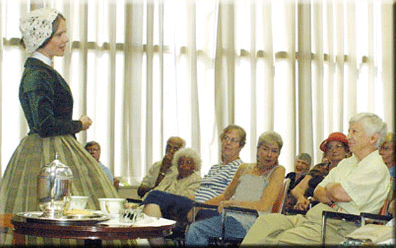 Frontczak portraying Shelley with audience